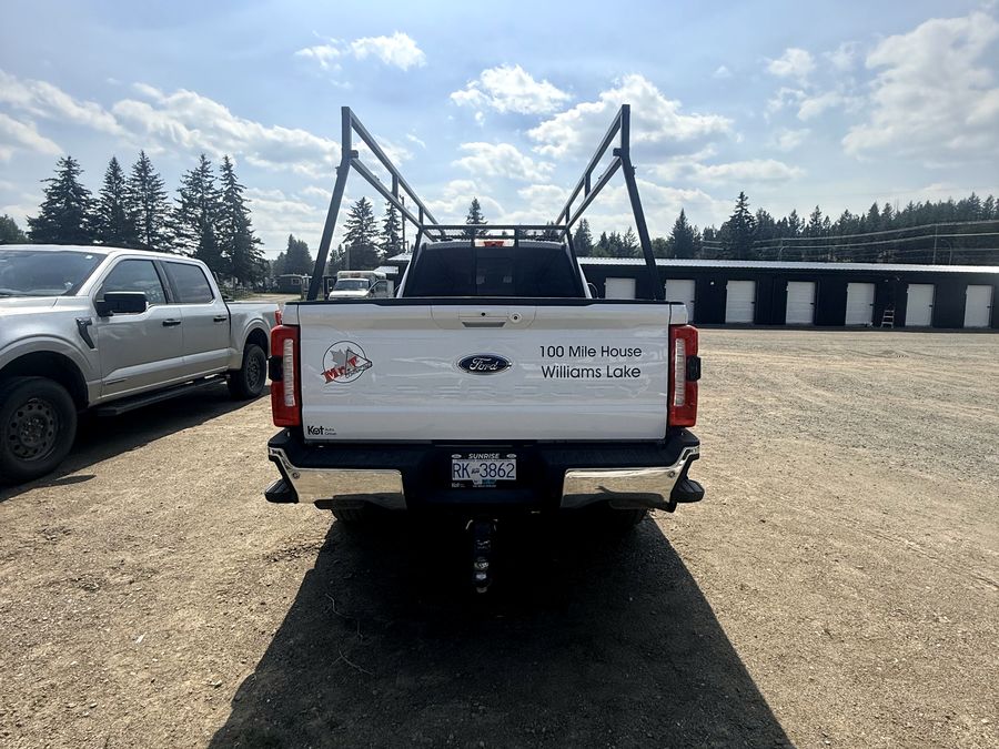 Tailgate lettering.